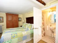 Yankee Peddler Inn Hotels in Newport