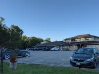 The Ashwood Inn - parking