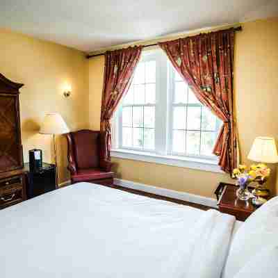 Commodore Hotel & Café Rooms