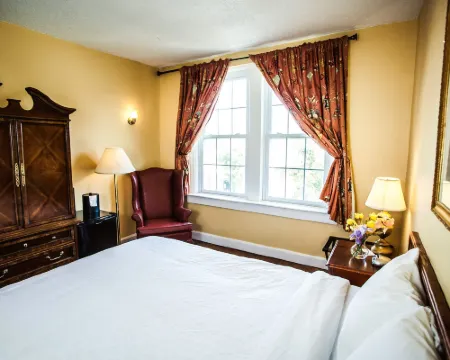 Commodore Hotel & Café Hotels in Perry County