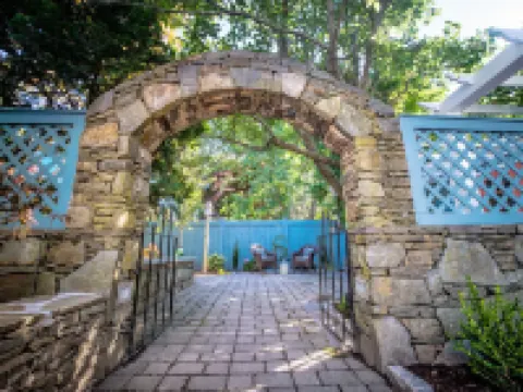 Town & Tide Inn Hotels in Newport