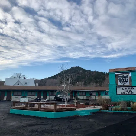 Raton Pass Motor Inn