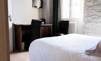 Logis Hôtel - Restaurant Résidence les Cèdres