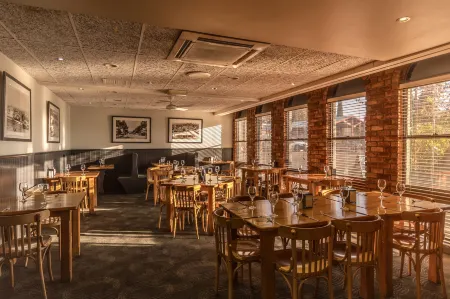 Astor Inn Отели рядом с достопримечательностью «Сити оф Вагга Вагга Ботаник Гарденс»