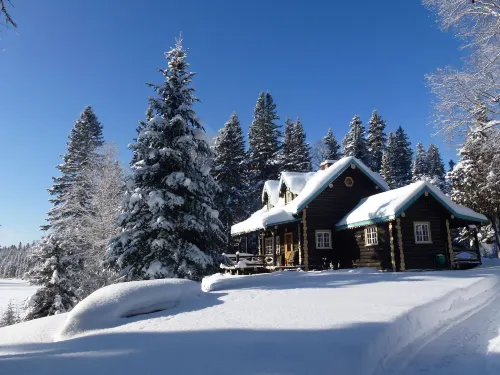 Domaine le Bostonnais - le Village en Bois Rond Hotels in La Tuque