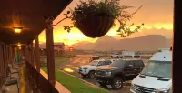 The Rim Rock Inn - Motels