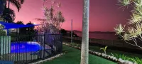 Cardwell Beachfront Motel - Beach