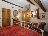 Hoarders Cottage Hotels in Gwernyfed