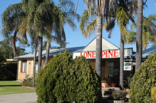 Lone Pine Motel