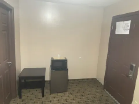 이코노미 인 & 스위트 엣지우드