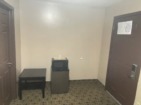 Economy Inn & Suites