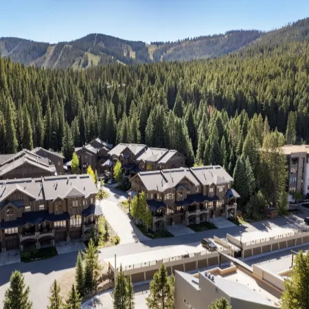 Base Camp at Iron Horse... 4 Bedroom Townhouse by RedAwning