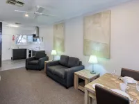 克羅尼爾汽車旅館及服務式公寓 陽城酒店