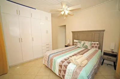 Modern Villa - UpstairsSt Philip Barbados, 5 min from Airport, AC, Wifi Parking Hotel a 