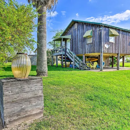 Fishing Pier, Kayaks Bayfront Home in Palacios!