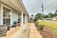 Ocean Springs Home w/ Sunroom ~ 5 Mi to Beach - Homestays
