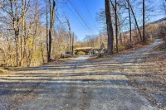 Charming Beacon Apt w/ Fire Pit: Near Hiking!