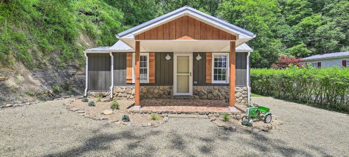 Updated Bristol Retreat ~ 2 Miles to Downtown! Hotels in Sullivan County