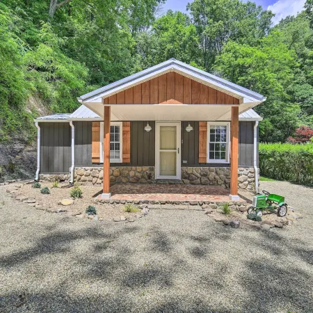 Updated Bristol Retreat ~ 2 Miles to Downtown!