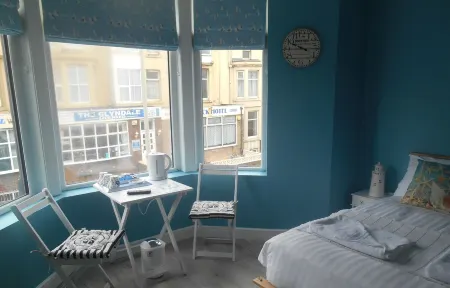 The Glenroy Guest House Отели рядом с достопримечательностью «Solaris Centre»