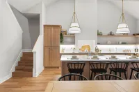 Charming new home in downtown New Braunfels, close to shops, dining & more!