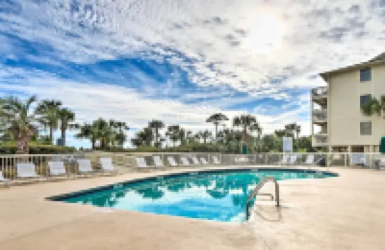 Beachfront Condo w/ Pool Access in Hilton Head!