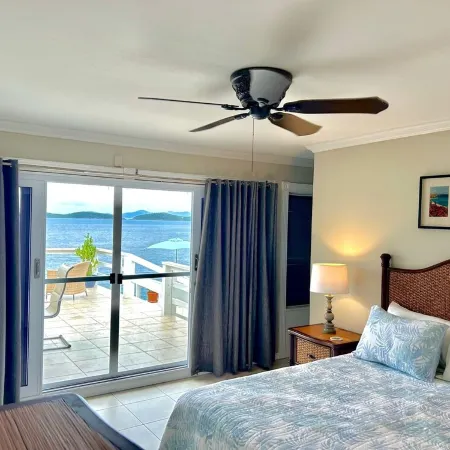 Waterfront,Private pool,Breathtaking Views,Great Location. Enjoy paradise!