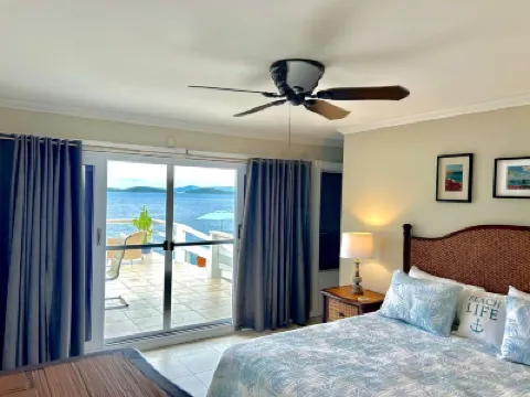 Waterfront,Private pool,Breathtaking Views,Great Location. Enjoy paradise! Hotels in 