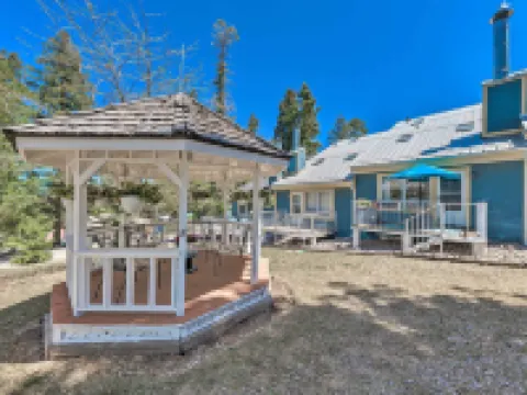 Eclectic Home w/ Deck: 4 Miles to Ski Cloudcroft! Hotels in Cloudcroft