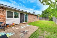 Near Lewisville Lake: Home in The Colony w/ Yard! - 2 stjerner