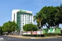 Holiday Inn Guadalajara Expo فنادق في سابوبان
