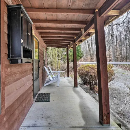 Cozy Tennessee Cabin Rental - 1 Mi to Lake