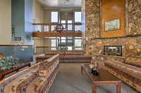 Silverthorne Condo: New Pool & Hot Tub + Fireplace - 3 estrellas