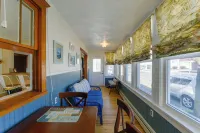 Wildwood Apartment - Porch & Enclosed Sunroom! - Pet friendly