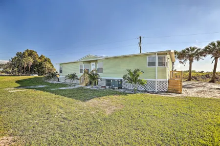Pet-Friendly Home 10 Mi to Lake Okeechobee!