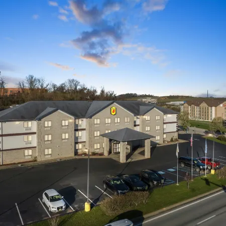 Super 8 by Wyndham Uniontown PA