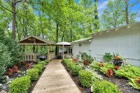 Eureka Uptown Garden Cottage - Pools