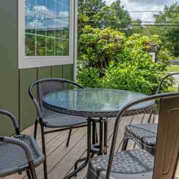 Charming 2BR abode: Newly Restored, Full of Light, 2 Min to Stowe Center Others