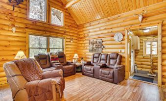 Merrillan Cabin w/ Fire Pit < 1 Mi to Lake Arbutus