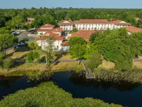 Odalys Le Petit Pont Residence Hotels in Hourtin