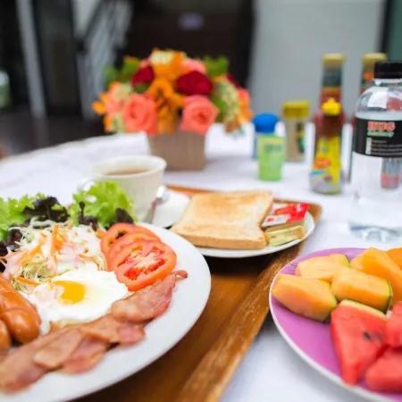 Chiangmai Midpoint Activity Hostel Отели рядом с достопримечательностью «Памятник Трех Королей»
