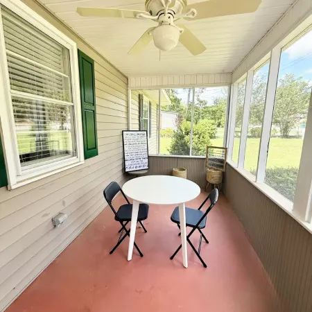Charming 2-bedroom house in Perry with AC, WiFi