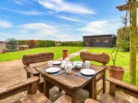 Flint Barn Hotels in Faversham