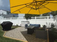 Chic Beachside Oasis - 3BR, 2BA, Walk to Shore!  호텔