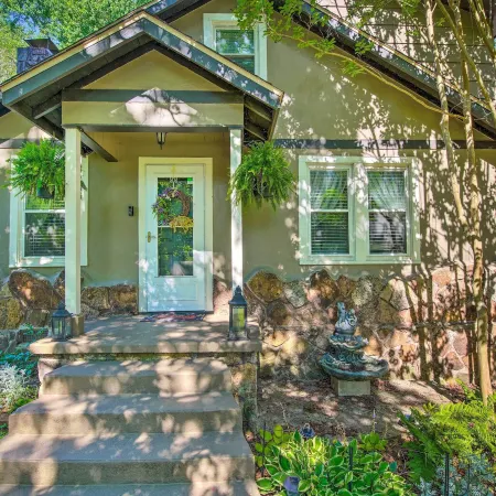 Historic Branson Cottage 7 Mi to Table Rock Lake!