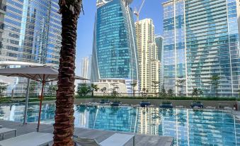 KeyRock Living | Stylish 1BR with Lake View & Pool