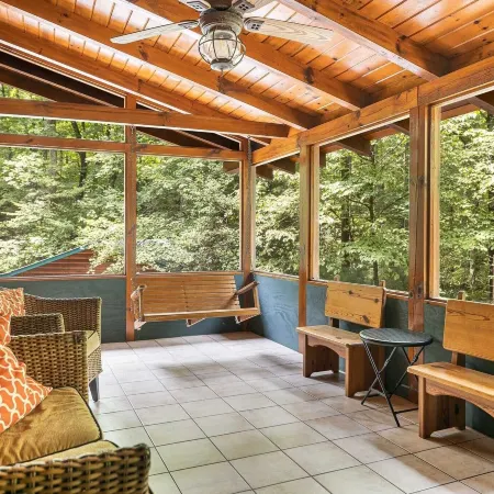 Twin Creeks Lodge by AvantStay 33 Acre Retreat