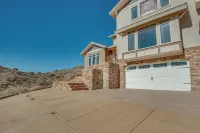 Expansive Mountain Gem: Game Room, 3 Mi to Acton Hotels near Barrel Springs Park and Ride