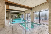 Best Western Plus Arroyo Roble Hotel  Creekside Villas - Hot Tub