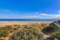 407 A Shipwatch by AvantStay Beach Front Condo w Ocean Views